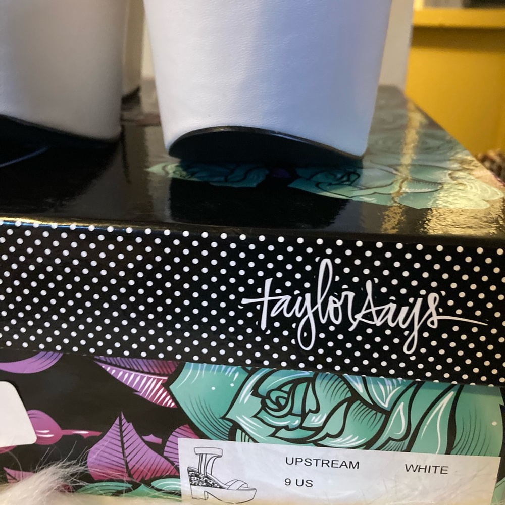 NIB Taylor Says size 9 white sandals